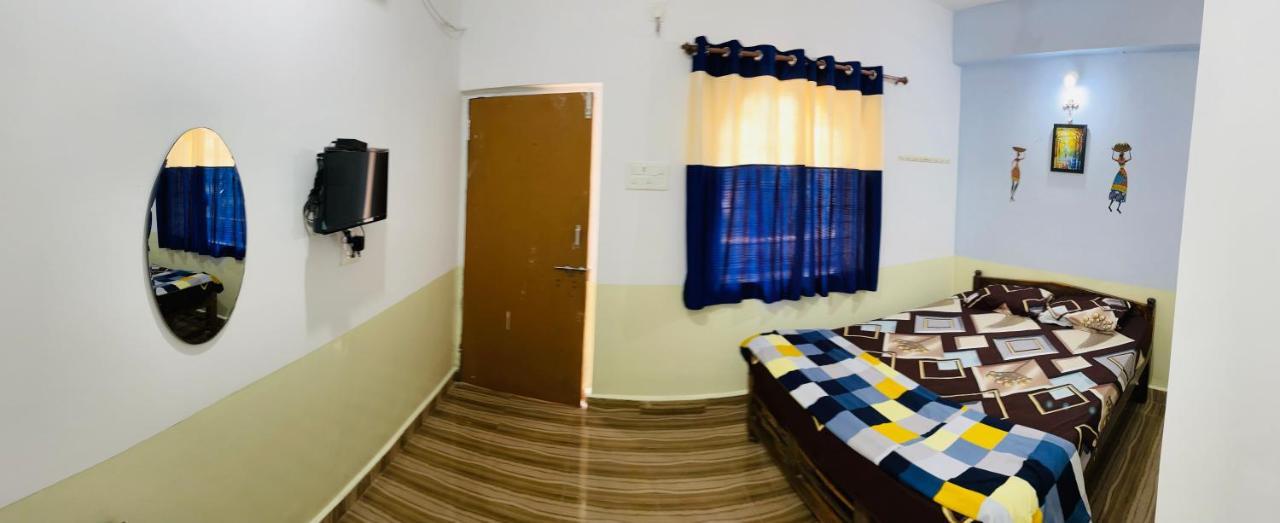 Blue Waves Guest House Calangute Ngoại thất bức ảnh