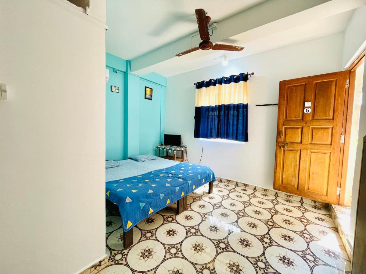 Blue Waves Guest House Calangute Ngoại thất bức ảnh