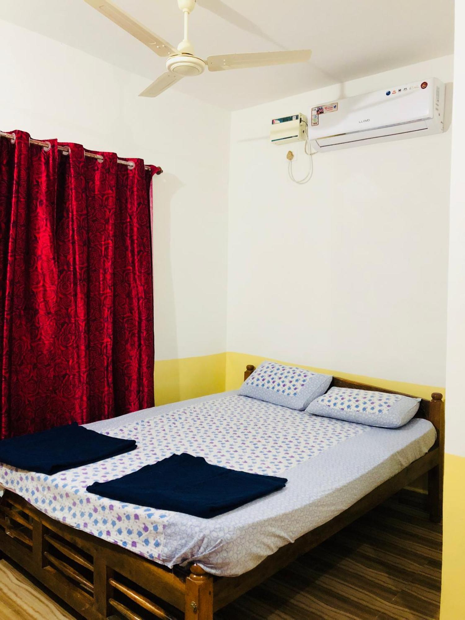Blue Waves Guest House Calangute Ngoại thất bức ảnh