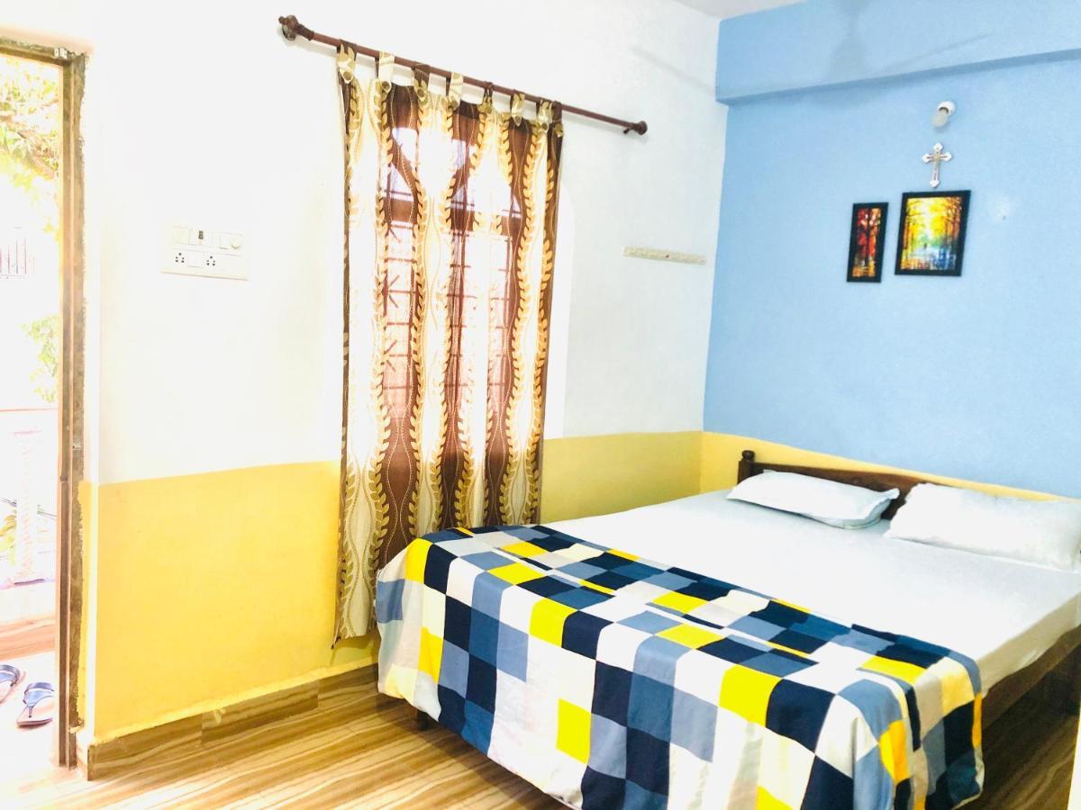 Blue Waves Guest House Calangute Ngoại thất bức ảnh