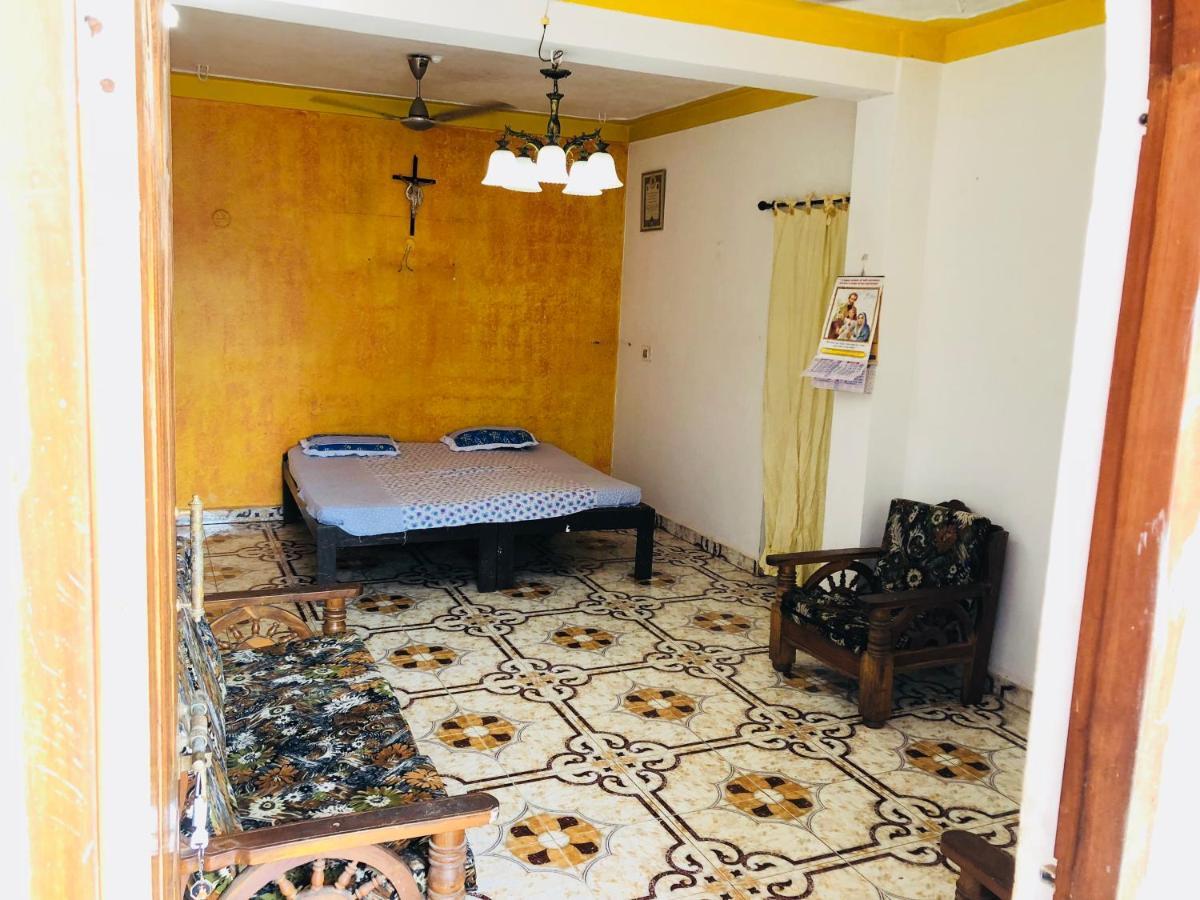 Blue Waves Guest House Calangute Ngoại thất bức ảnh