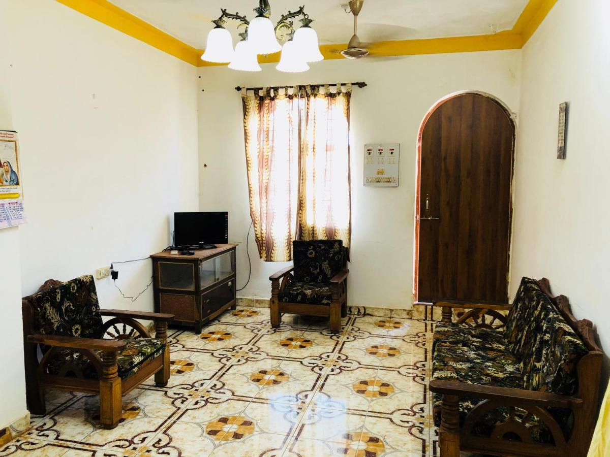 Blue Waves Guest House Calangute Ngoại thất bức ảnh